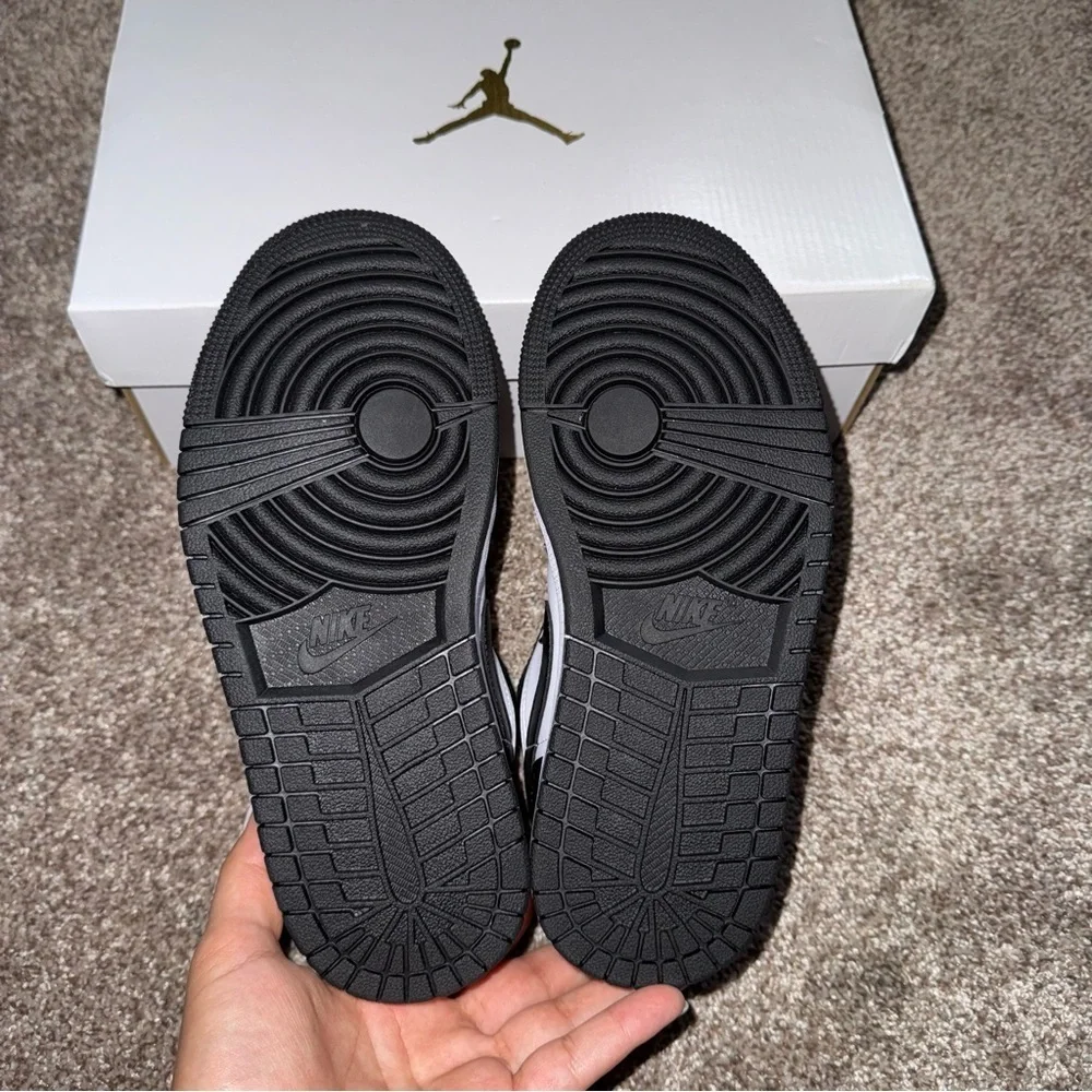 New Size 5 Nike Air Jordan 1 Low Sneakers Black White